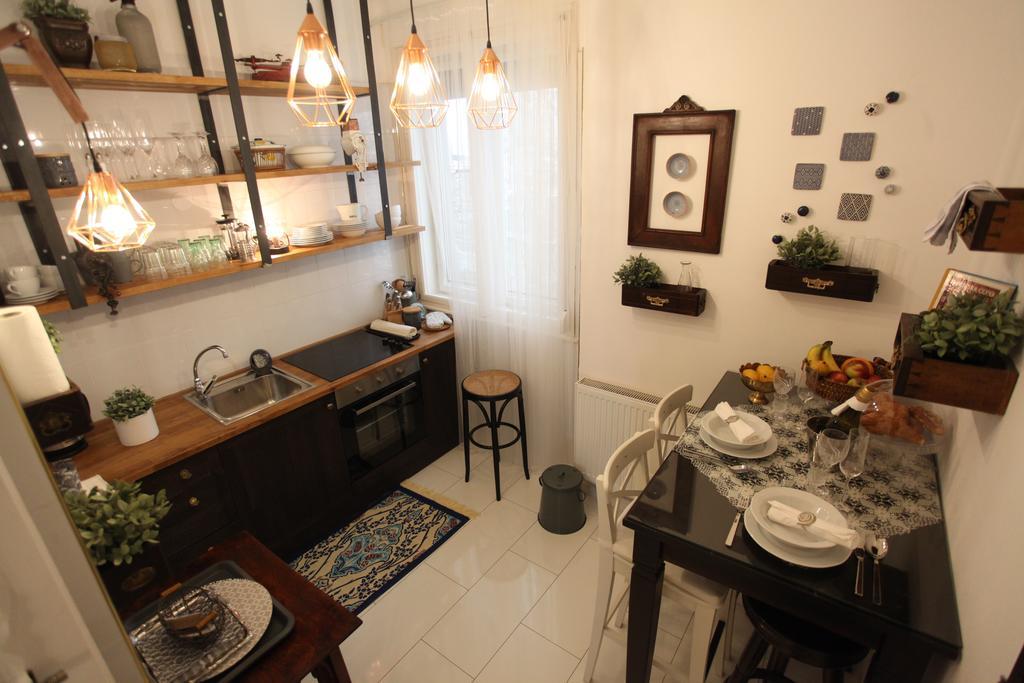 D.Five Neo-Baroque Apartment With Terrace ブダペスト エクステリア 写真