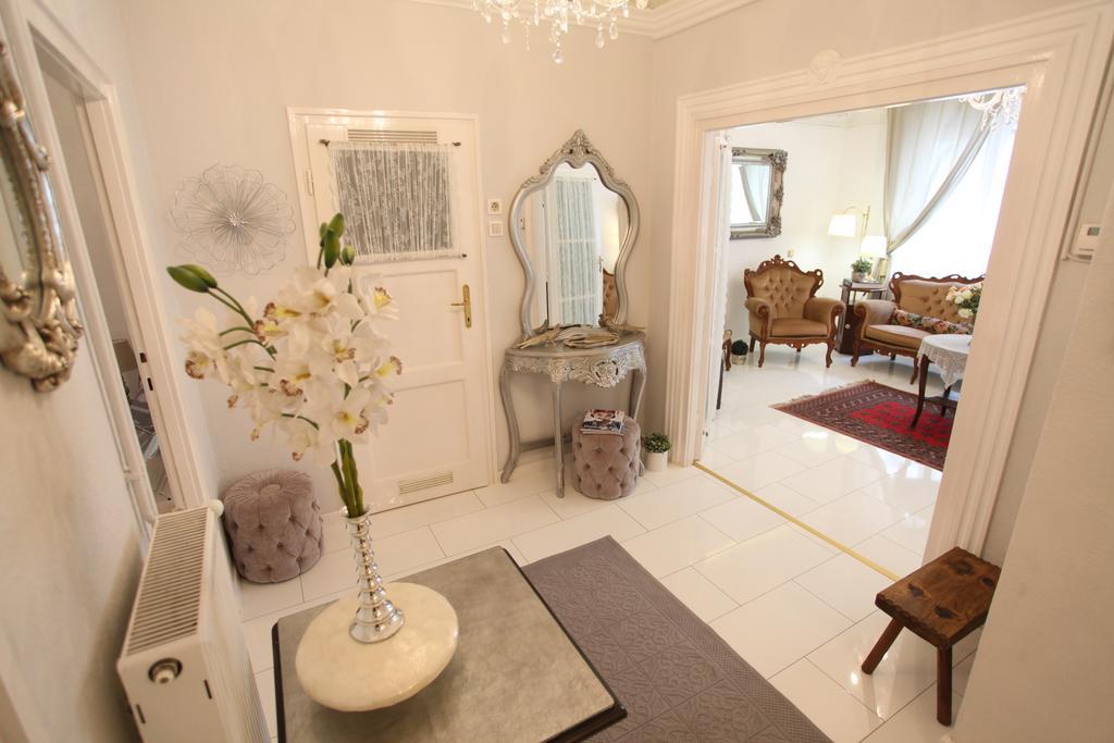 D.Five Neo-Baroque Apartment With Terrace ブダペスト エクステリア 写真