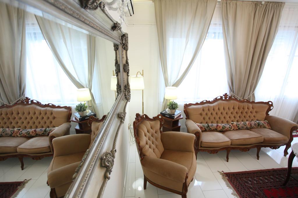 D.Five Neo-Baroque Apartment With Terrace ブダペスト エクステリア 写真