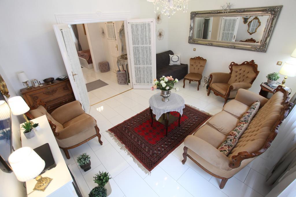 D.Five Neo-Baroque Apartment With Terrace ブダペスト エクステリア 写真