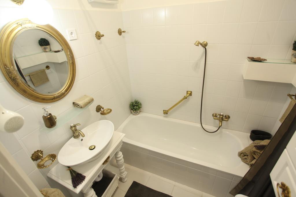 D.Five Neo-Baroque Apartment With Terrace ブダペスト エクステリア 写真