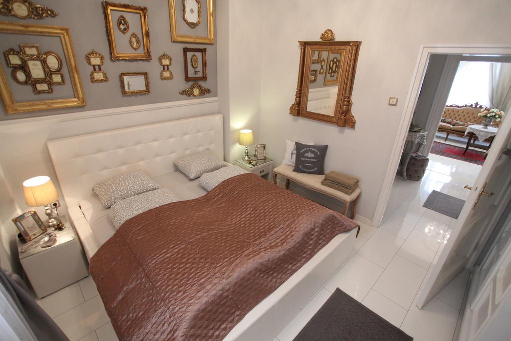 D.Five Neo-Baroque Apartment With Terrace ブダペスト エクステリア 写真